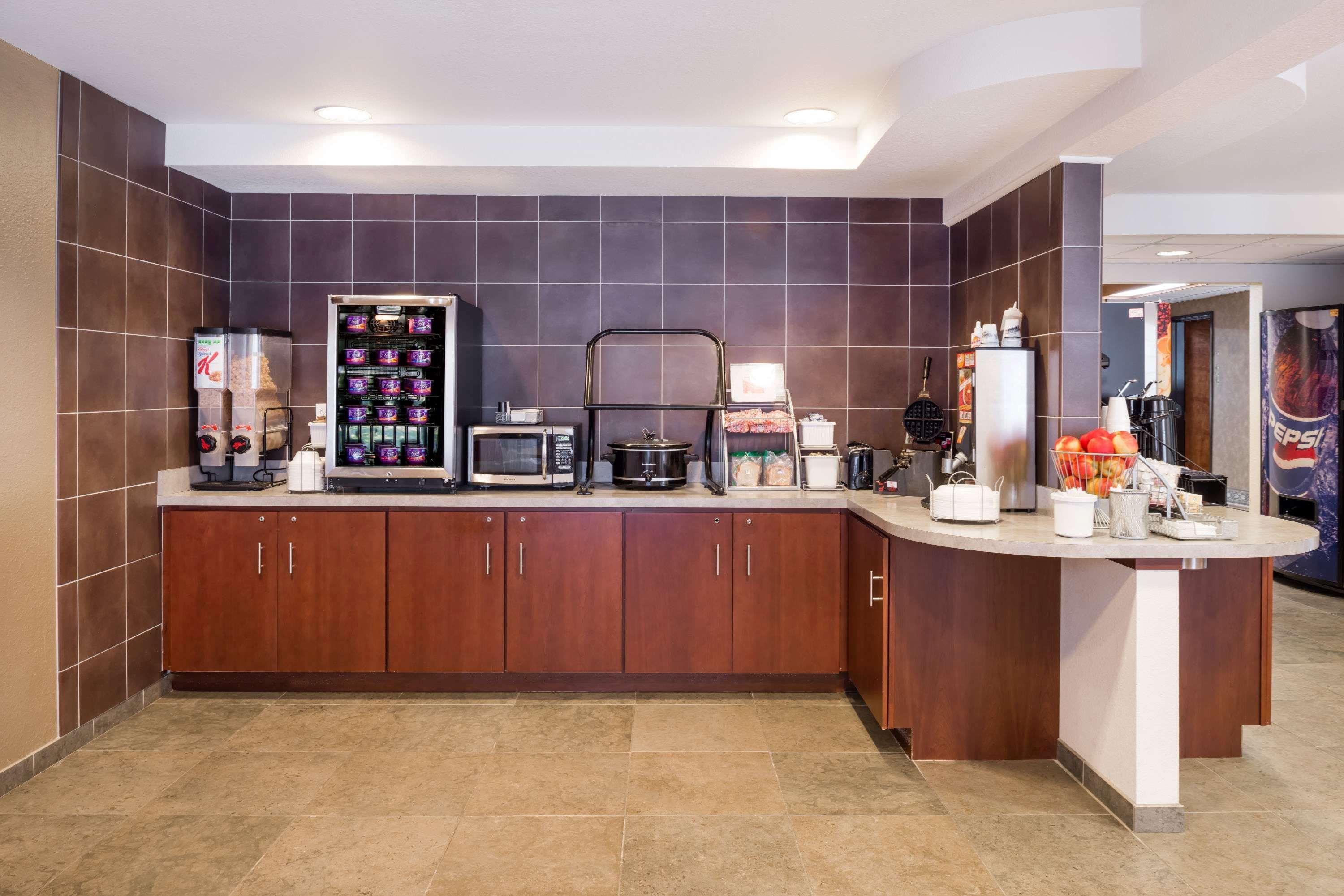 Отель Super 8 By Wyndham Columbia Clark Lane Экстерьер фото