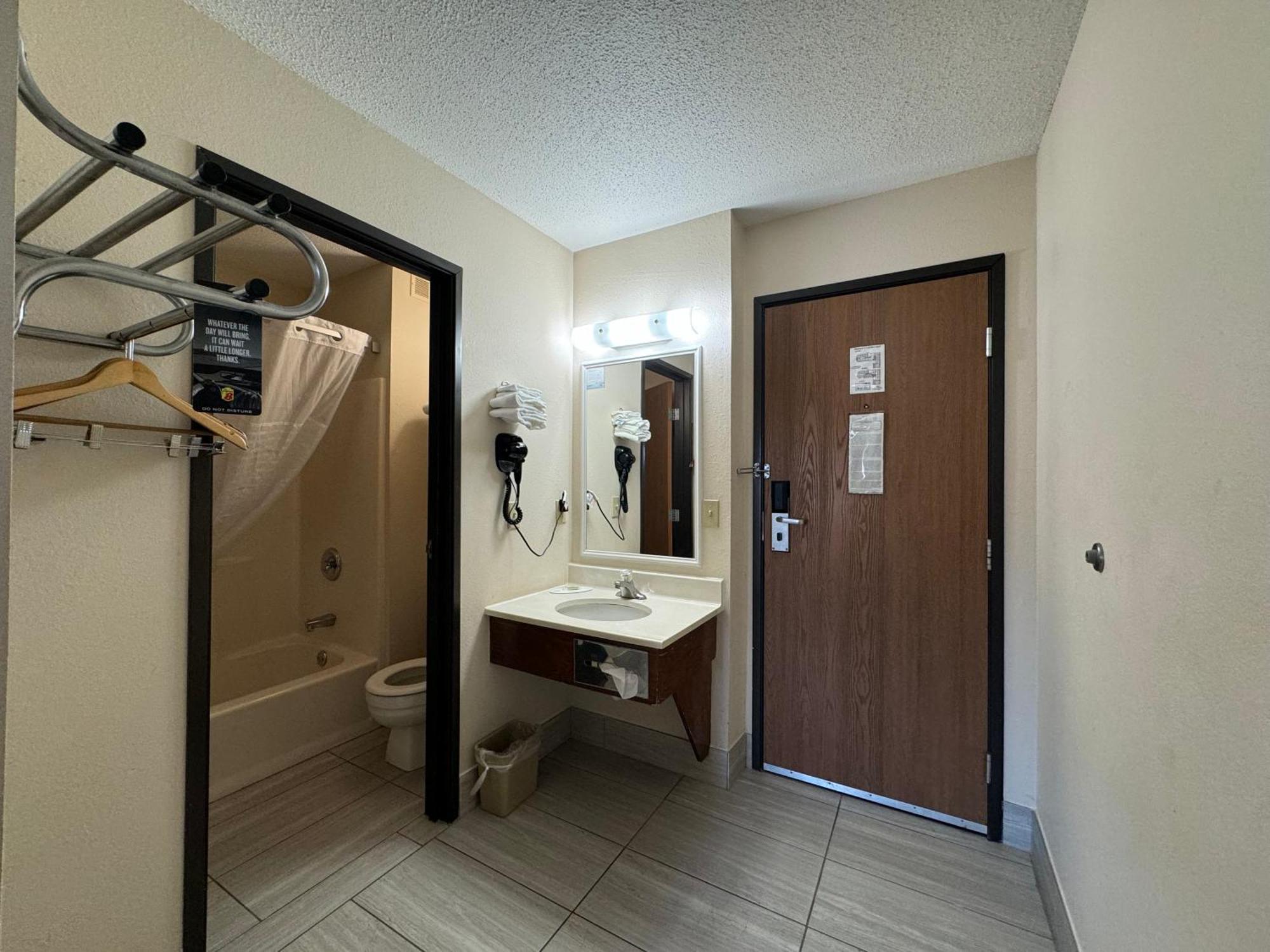 Отель Super 8 By Wyndham Columbia Clark Lane Экстерьер фото