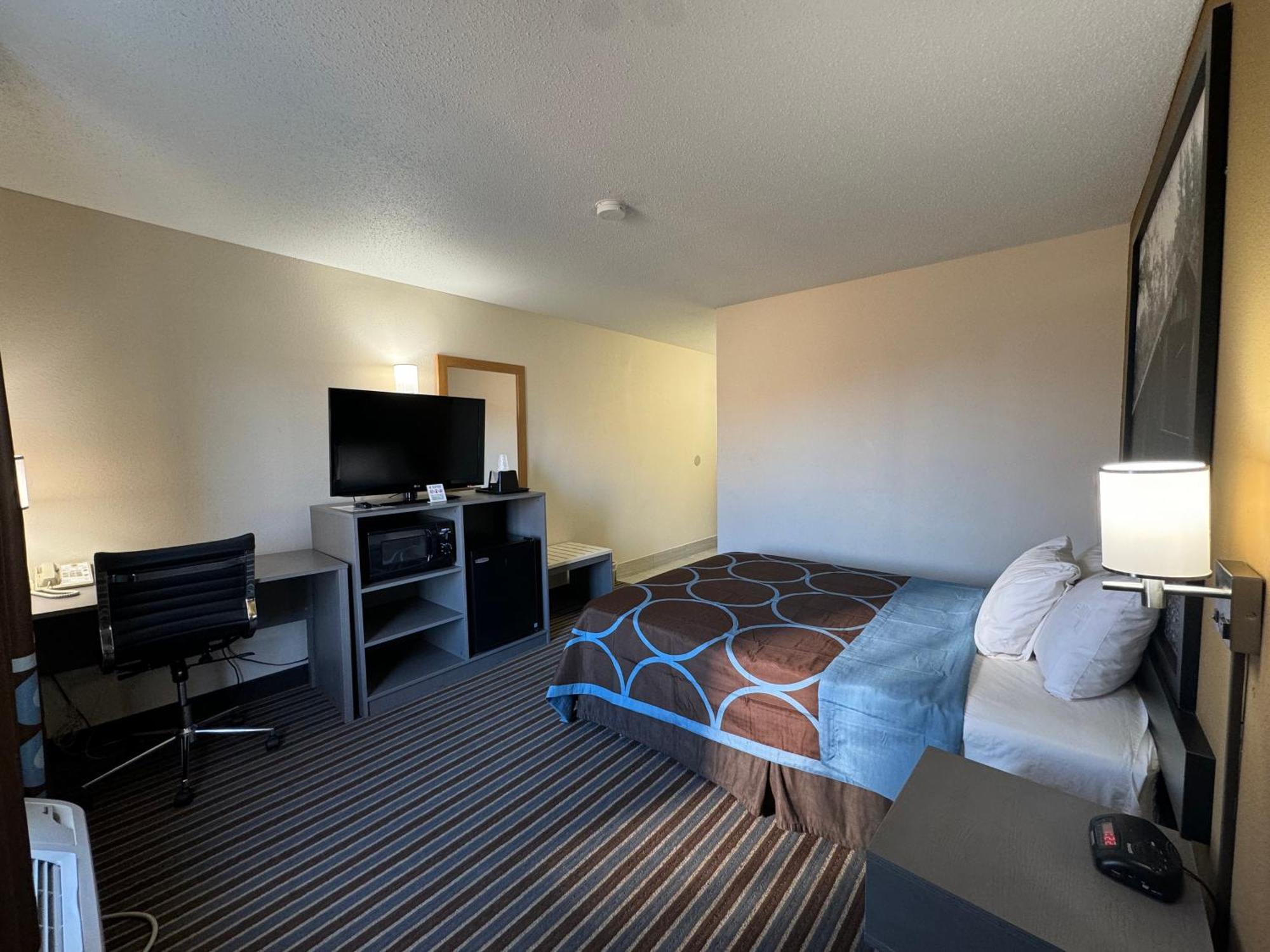 Отель Super 8 By Wyndham Columbia Clark Lane Экстерьер фото