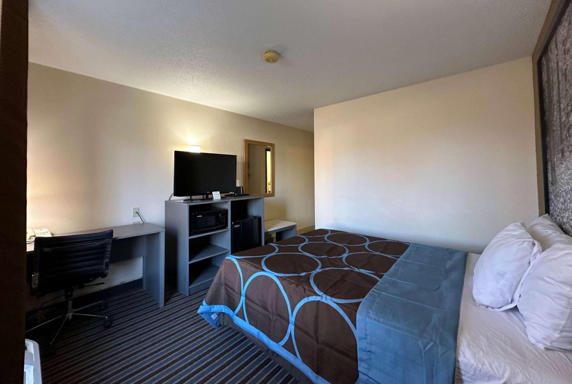 Отель Super 8 By Wyndham Columbia Clark Lane Экстерьер фото