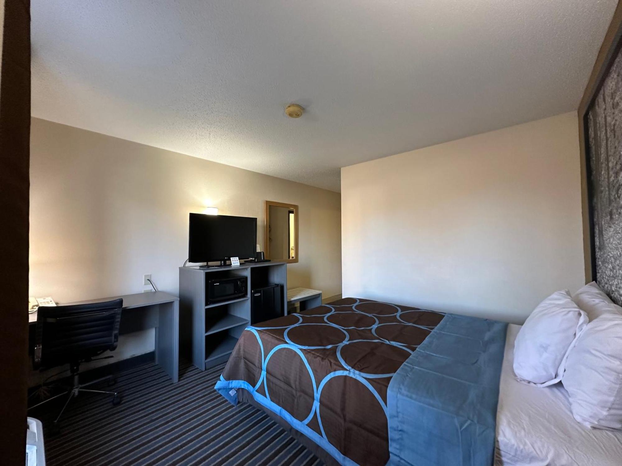 Отель Super 8 By Wyndham Columbia Clark Lane Экстерьер фото